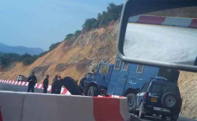 انحراف سيارة شرطة بالمدية يخلف 8 جرحى