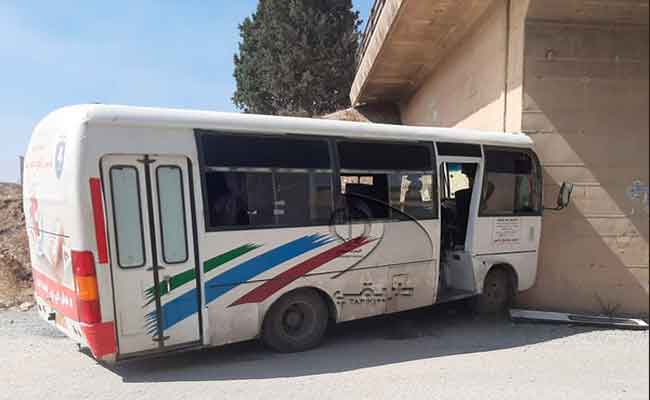 اصطدام حافلة بحاجز أمني يخلف 17 جريحا بقسنطينة