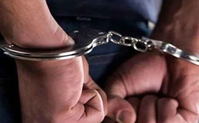 الإطاحة بثلاثة أشخاص و في حوزتهم أختام و سجلات تزوير ببومرداس