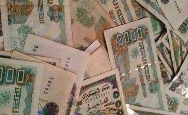 الإطاحة بعصابة إجرامية تحترف تزوير العملة الوطنية بغليزان