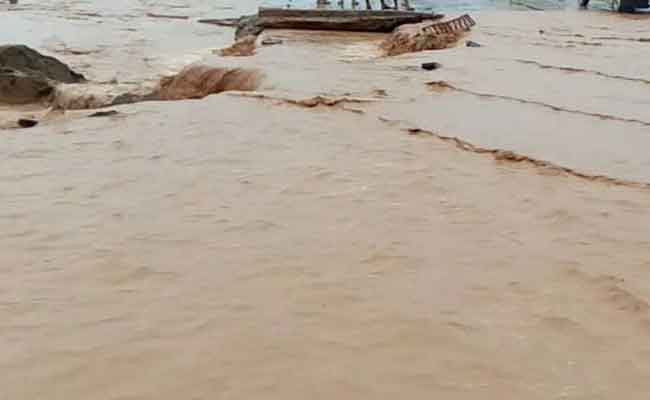 الأمطار تتسبب في قطع الطرقات و نفوق المواشي في عدد من الولايات