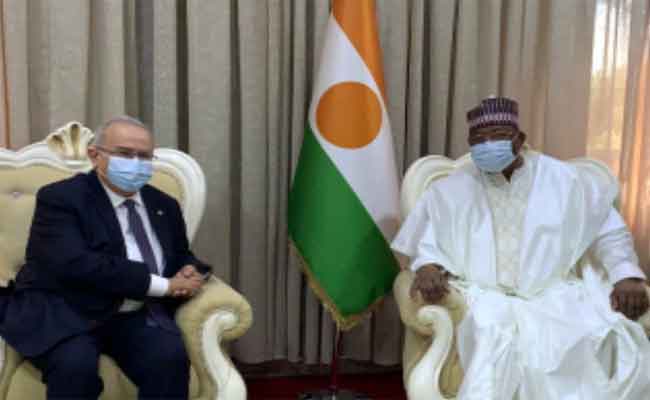 لعمامرة و نظيره النيجيري يؤكدان على ضرورة عمل البلدين معا من أجل السلام والتنمية في افريقيا