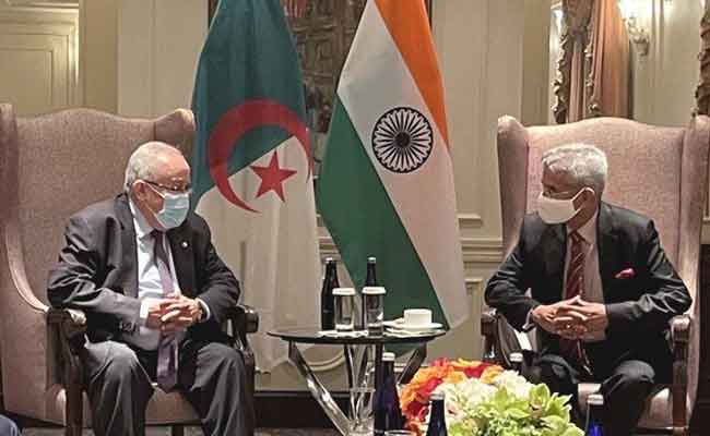 لعمامرة يجري مشاروات مع نظيره الهندي حول التعاون الاقتصادي والتحضير للاستحقاقات الثنائية القادمة