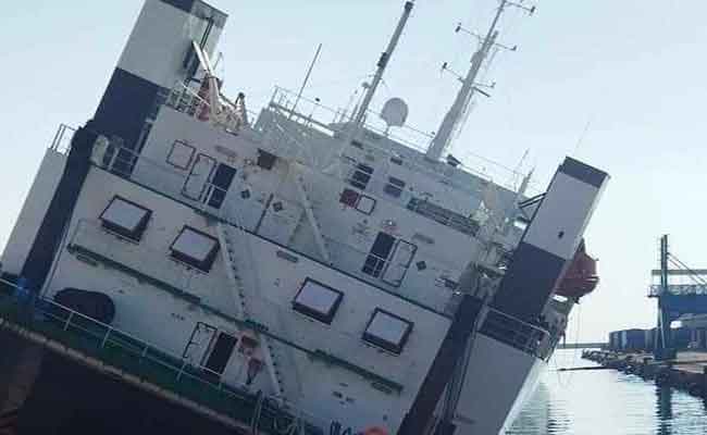 لجنة مختصة تحط الرحال بميناء الجزائر للتحقيق في حادث ميول سفينة أثناء الشحن