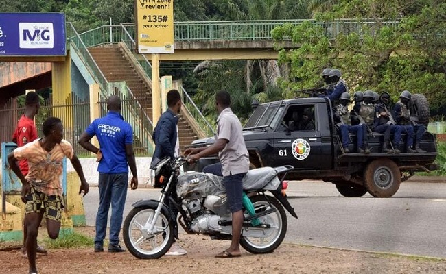 انقلابيو غينيا يحلون مؤسسات الدولة