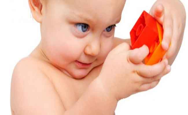 ما هي العلامات التي تدلّ على ذكاء طفلكِ الرضيع؟