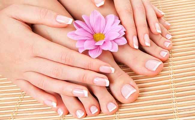 5 خطوات بسيطة لعمل باديكير القدم في المنزل!