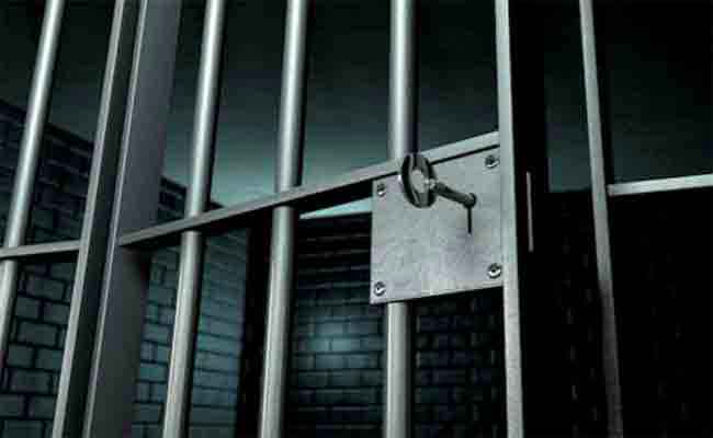 حبس مدير مستشفى عين وسارة ومرافقه على خلفية إهانتهما لشرطي