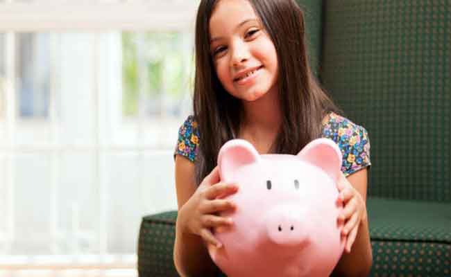 ما هي أهم الفوائد التي توفرها حصالة النقود للطفل؟