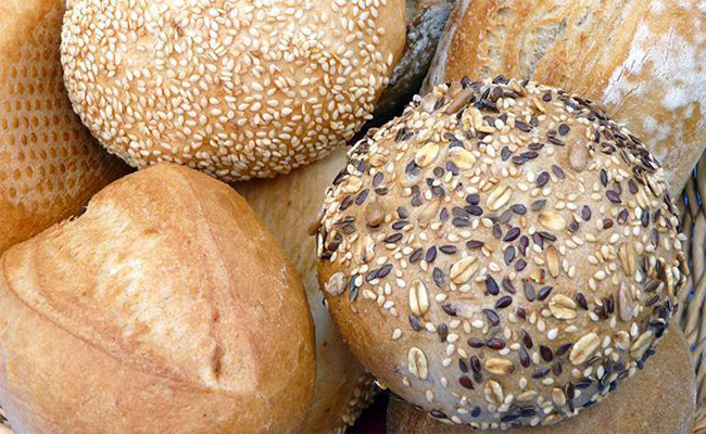 ما هي أفضل أنواع الخبز التي يمكن أن تضيفوها إلى نظامكم الغذائي؟