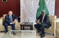 لعمامرة يجري محادثات مع رئيس المفوضية الإفريقية بأديس أبابا