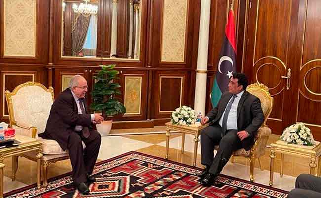 لقاء بين لعمامرة و ر ئيس المجلس الرئاسي الليبي على هامش مشاركته في المؤتمر الدولي لدعم استقرار ليبيا