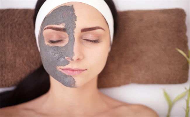 كيف تعتنين ببشرتك الدهنية على الأصول؟