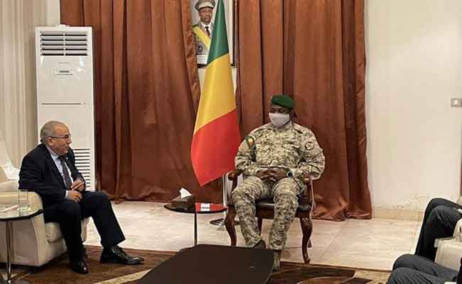 تجديد الجزائر التزامها الثابت بدعم مالي