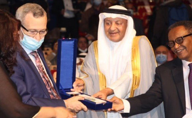 تكريم وزير الاتصال بلحيمر كضيف شرف في افتتاح الدورة ال21 للمهرجان العربي للإذاعة والتلفزيون بتونس