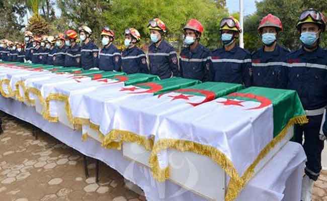 إعادة دفن رفات 22 شهيدا بمقبرتي الشهداء ببلديتي السانية بوتليليس في وهران بحضور وزير المجاهدين