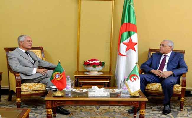 استقبال وزير العدل لسفير البرتغال بالجزائر