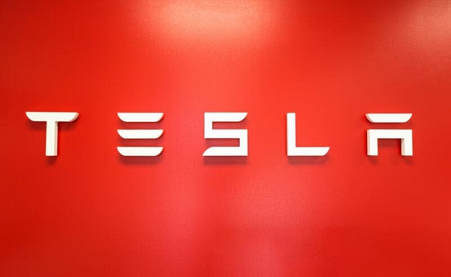 تسلا تدخل نادي الشركات التريليونية