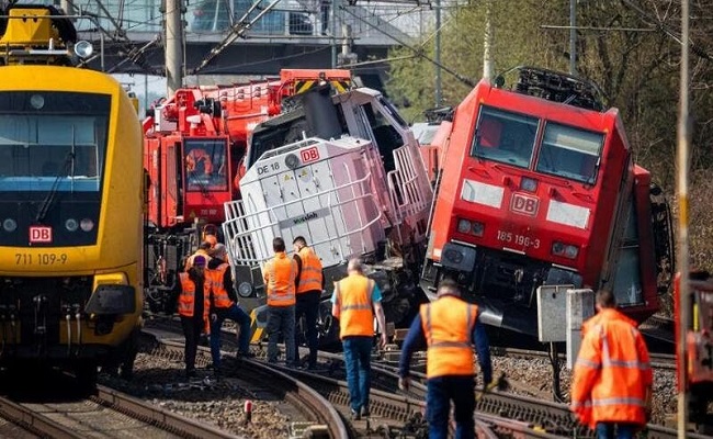 تصادم قطار ركاب وشاحنة في روسيا