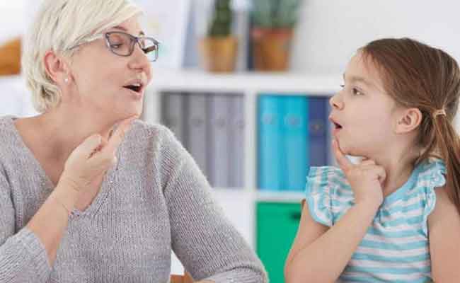 ما الذي يسبب التأتأة المفاجئة عند الطفل؟