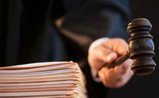 الحكم بالحبس النافذ في حق المسؤولين المتورطين في قضية فساد بمؤسسة الإسمنت بالشلف