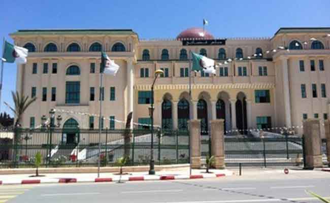 الإطاحة بشخص ينتحل صفة وكيل الجمهورية بتلمسان