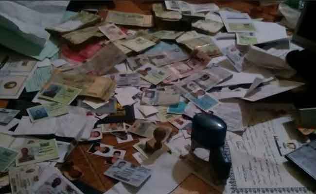 الإطاحة بشبكة إجرامية تحترف تزوير الوثائق الرسمية بغليزان