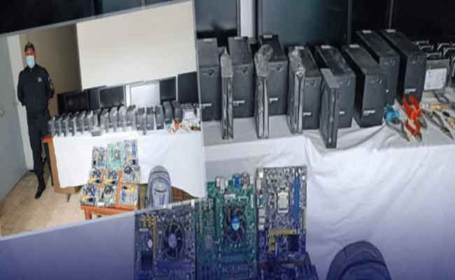 الإطاحة بحارس ثانوية سرق محتويات قسم الإعلام الآلي لثانوية بسكيكدة