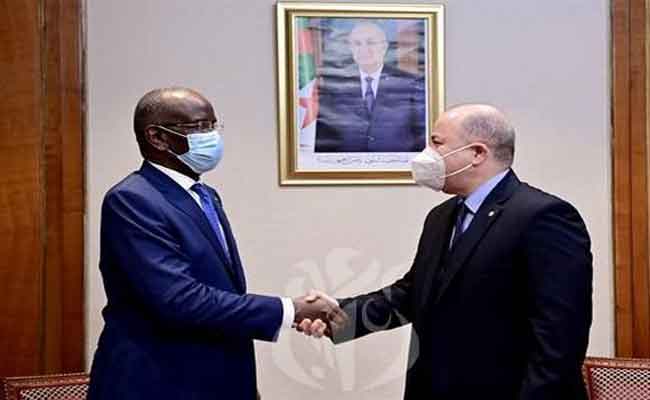 استقبال الوزير الأول لوزير الداخلية واللامركزية الموريتاني