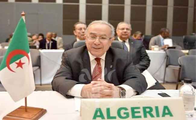 مشاركة لعمامرة في أشغال الدورة الوزارية الثامنة لمنتدى التعاون الصيني-الإفريقي