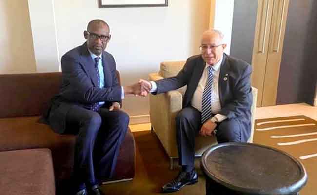 لعمامرة يجري محادثات مع نظيره المالي بداكار