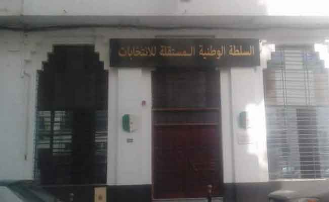 مترشحون يحتجون ضد سلطة الانتخابات بعين الدفلى