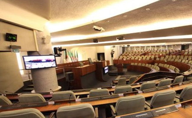 رفض أغلبية النواب بالرلمان للمادة 12 المتعلقة بالضريبة من المنبع لأسرة الدفاع