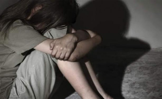 تحرير فتاة قاصر من قبضة 3 منحرمين بواد العنب