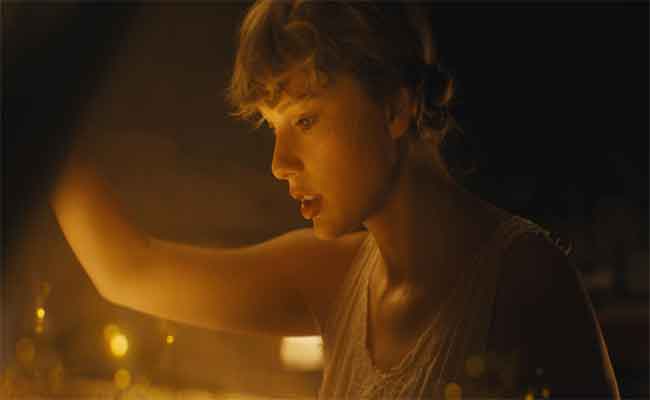 بألبوم”Red”…تايلورسويفت تكستح منصات الاستماع وتحقق رقمين قياسيين في يوم واحد