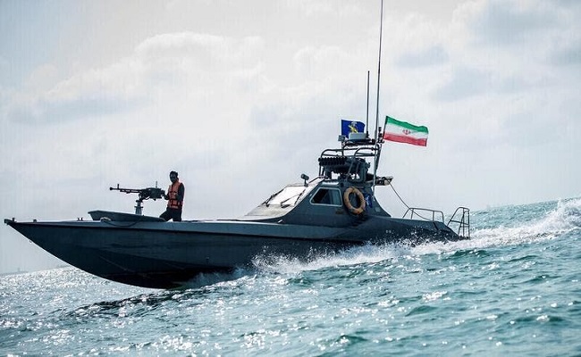 إيران تصادر سفينة أجنبية في الخليج