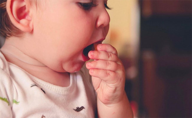 كيف يجب التصرّف عند ابتلاع الطفل عملة معدنية؟