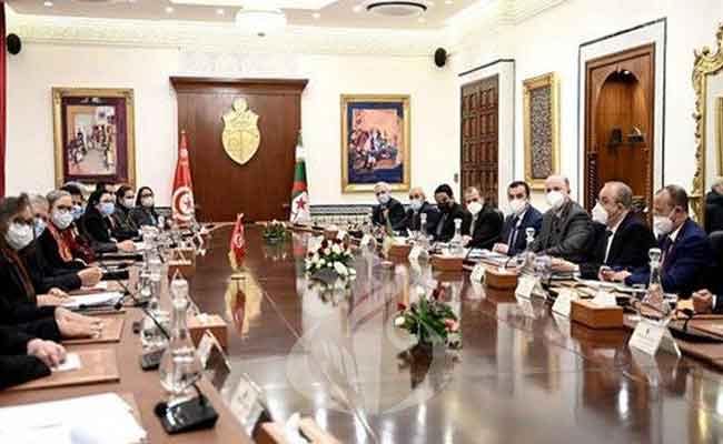 بن عبد الرحمان يترأس مناصفة مع نظيرته التونسية جلسة عمل موسعة تحسبا لزيارة تبون لتونس