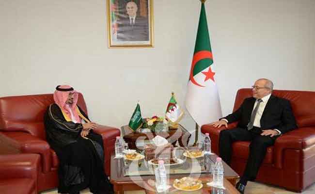 بوسليماني يجري محادثات مع السفير السعودي لتعزيز العلاقات الثنائية خاصة في مجال الاعلام والاتصال