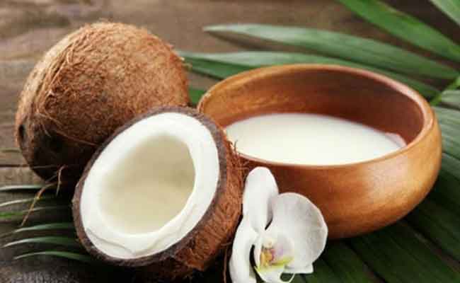 حليب جوز الهند غني بالفيتامين سي ويقدّم فوائد صحية وجمالية كثيرة!