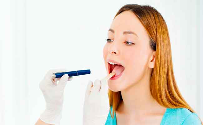 ما هي الفوائد التي تحصلون عليها عند كشط اللسان؟