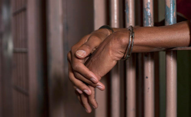 الحكم على إطارين بتعاضدية الجماعات المحلية بـ4 و 7 سنوات سجنا نافذة في قضية اختلاس 13 مليار