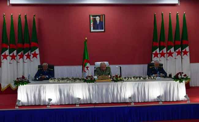 إشراف  الفريق شنقريحة على تنصيب القائد الجديد لقوات الدفاع الجوي عن الإقليم