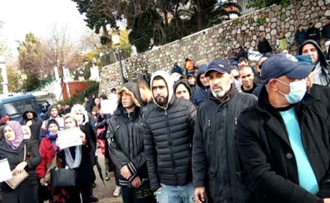 احتجاج مكتتبو عدل 2 على توجيههم إلى بير سطل بالحروش بسكيكدة