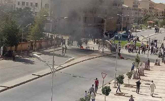 احتجاج للتعجيل بترحيلهم يتحول إلى مواجهات بين ساكنة “حومة الطاليان” بسكيكدة و الشرطة