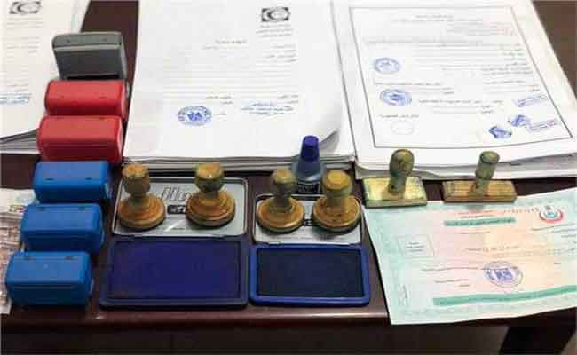 الإطاحة بشبكة إجرامية تحترف تقليد الأختام بالعاصمة