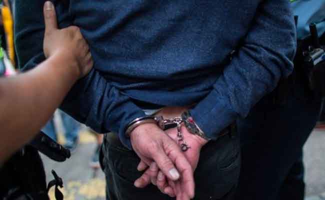 الإطاحة بـ3 أشخاص قاموا باقتحام و سرقة محل لبيع العجلات بالشلف