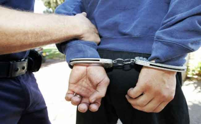 الإطاحة بثلاثيني يحترف المتاجرة في السلاح بالشلف