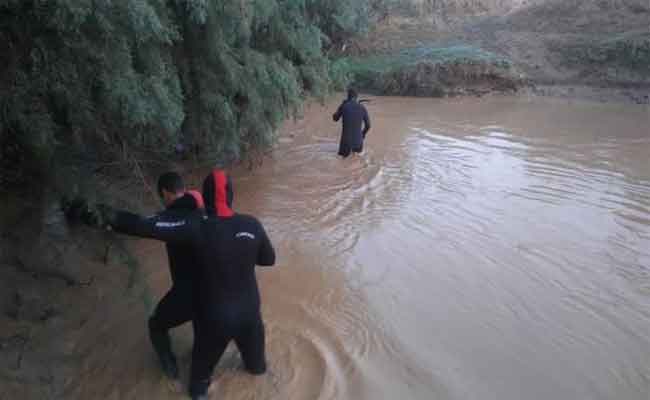 انتشال جثة شاب جرفته سيول الأمطار بغليزان