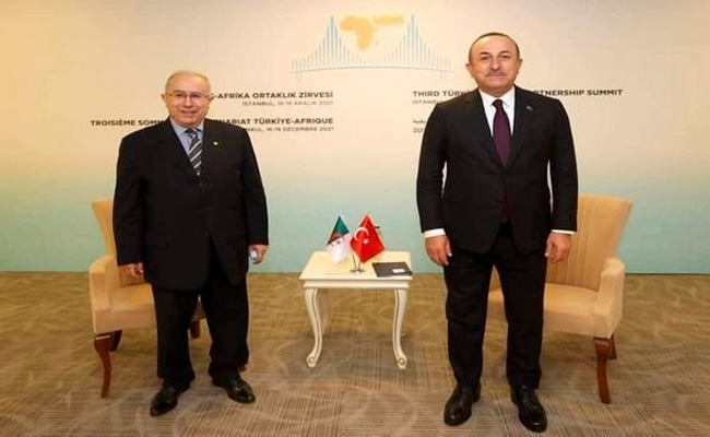 عقد جلسة عمل بين لعمامرة و نظيره التركي